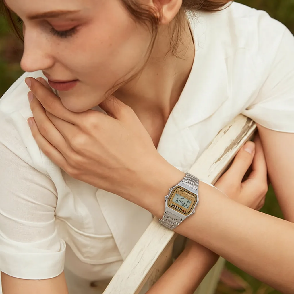 Casio Vintage Dorado Unisex puesto